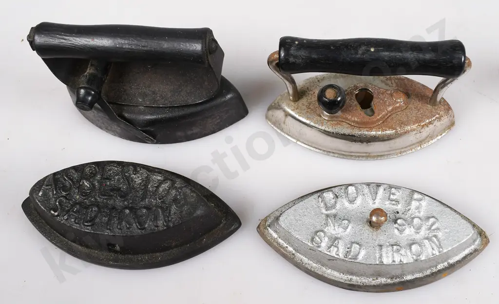 COLLECTION OF MINIATURE SAD IRONS Image 1++