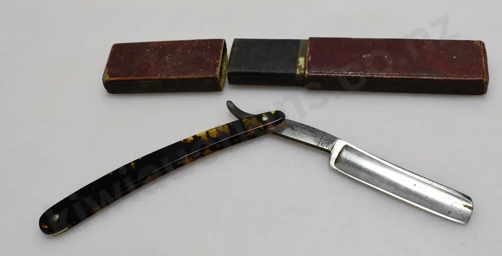 ADVERTISING CUT THROAT RAZOR TE AWAMUTU Image 1++