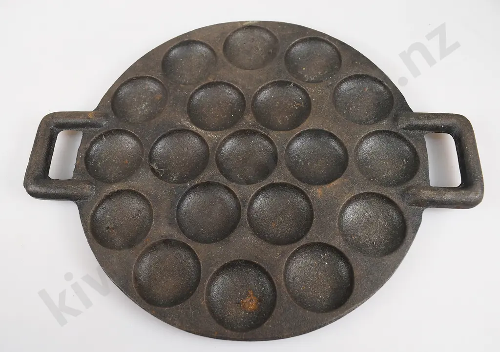 CAST IRON AEBELSKIVER & POFFERTJES PANS Image 1++