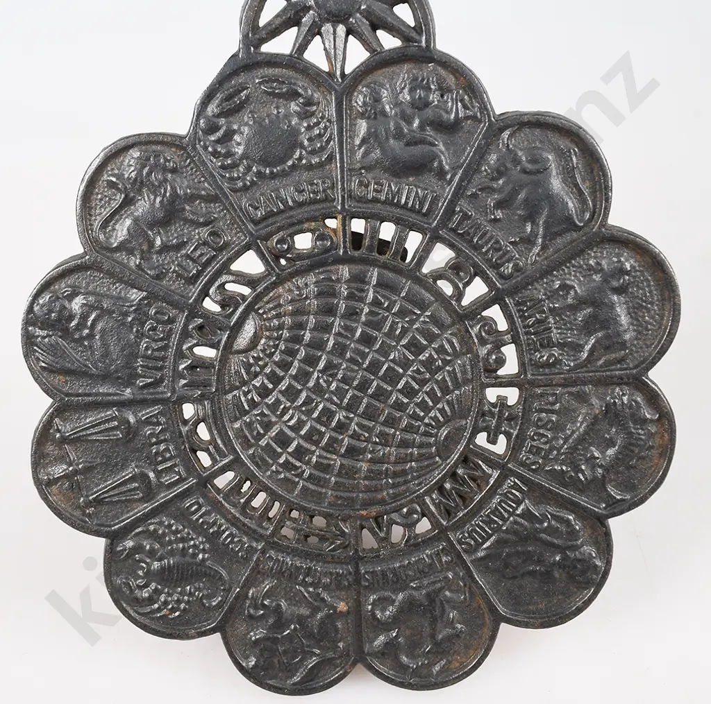 CAST IRON TRIVETS Image 1++