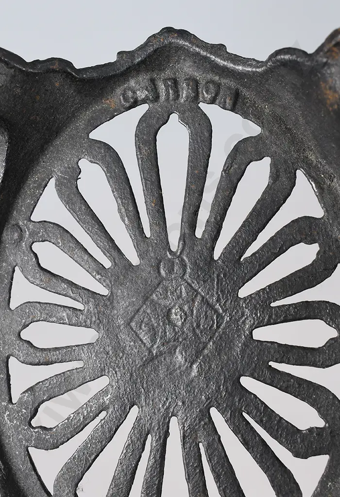 CAST IRON TRIVETS Image 1++