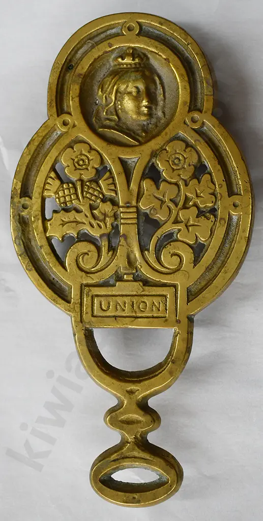 QUEEN VICTORIA BRASS IRON TRIVET Image 1++