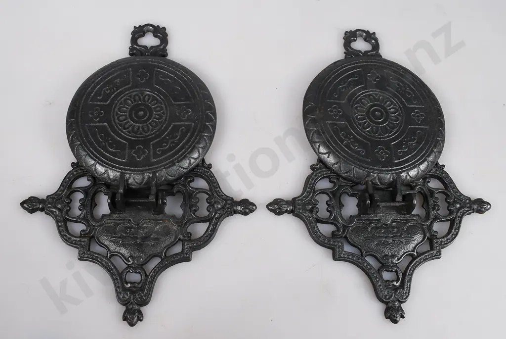 CAST IRON WALL BRACKETS Image 1++