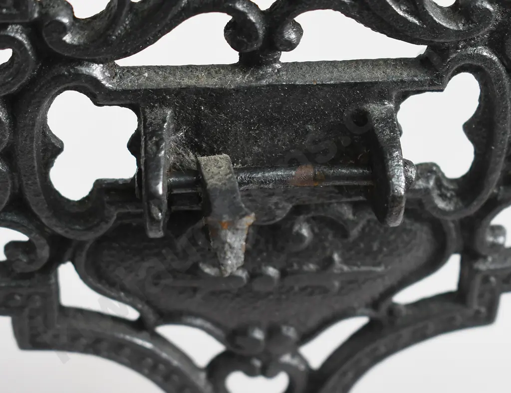 CAST IRON WALL BRACKETS Image 1++