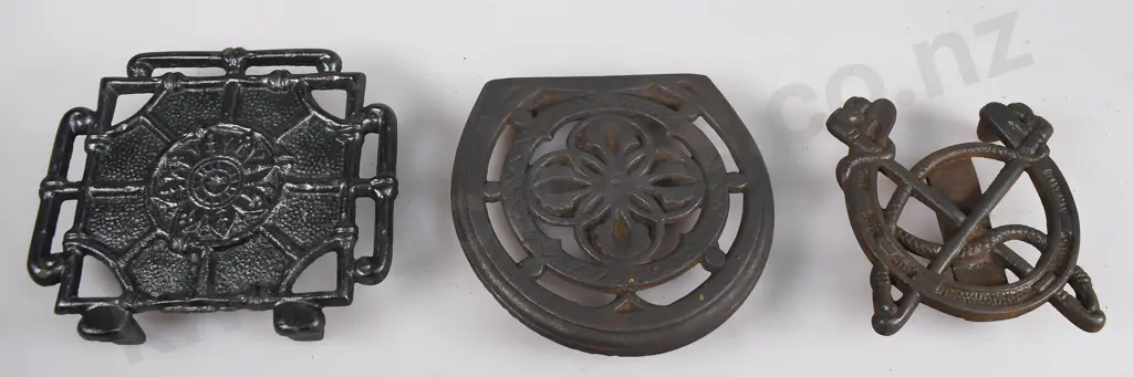 CAST IRON TRIVETS Image 1++