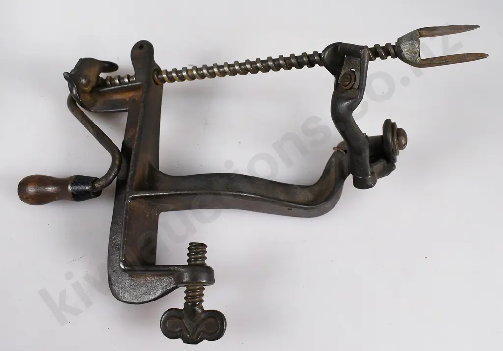 CAST IRON LITTLE STAR APPLE PEELER & TOP COOK PRESS Image 1++