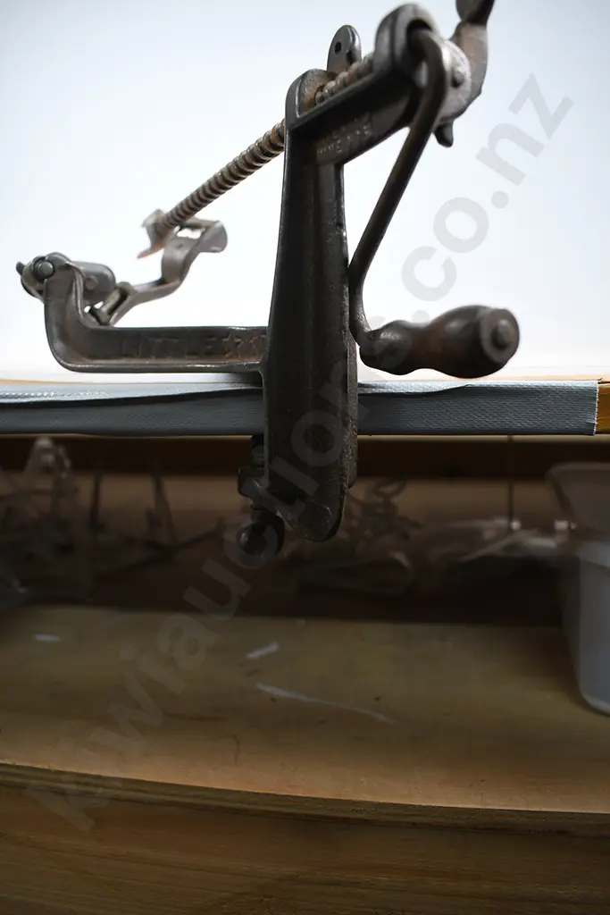 CAST IRON LITTLE STAR APPLE PEELER & TOP COOK PRESS Image 1++