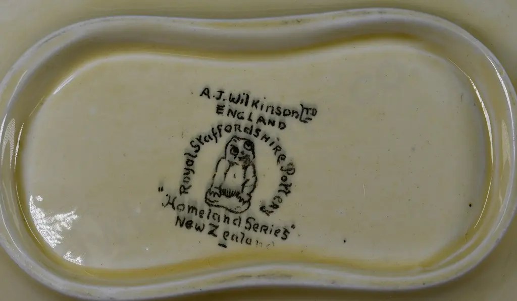 ROYAL STAFFORDSHIRE HOMELAND SERIES MAORI WHARE PLATE Image 1++