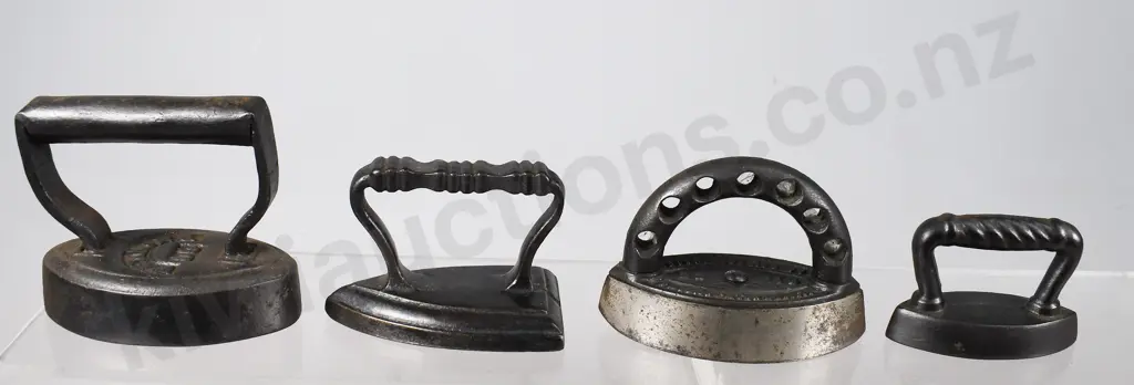 COLLECTION OF MINIATURE IRONS Image 1++