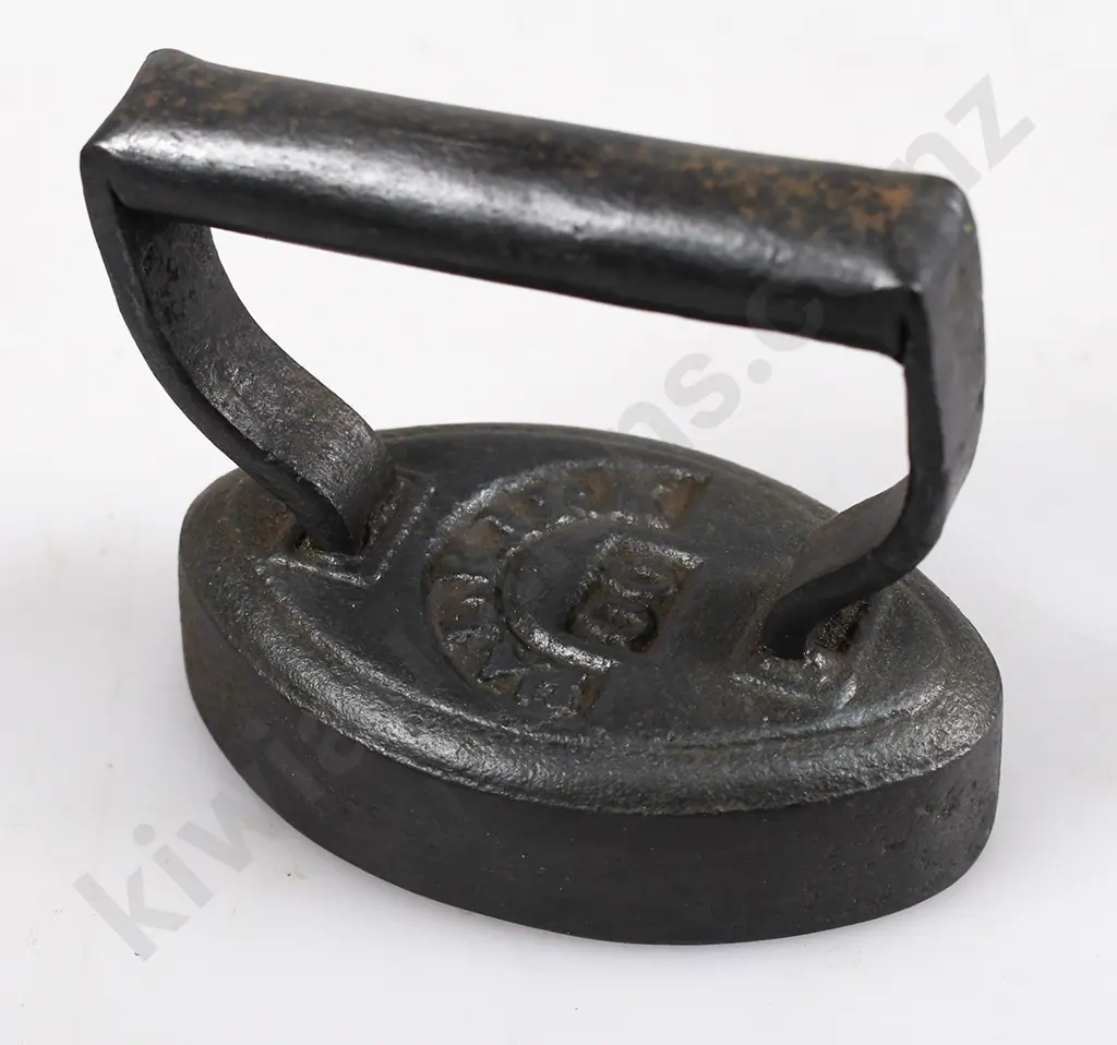 COLLECTION OF MINIATURE IRONS Image 1++