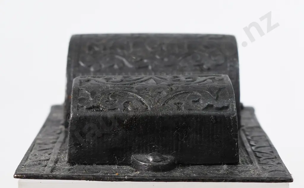 CAST IRON WALL MOUNTED MATCH BOX BRACKET Image 1++