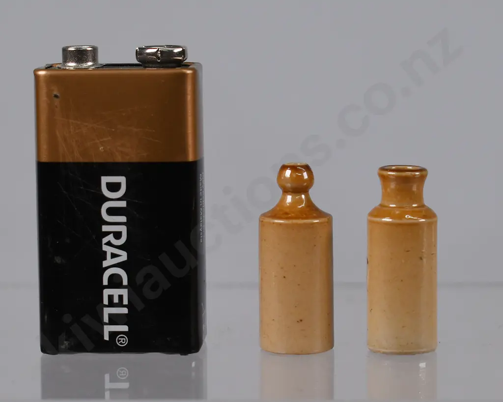 MINIATURE SALESMAN SAMPLE GINGER BEER, BLACKENING Image 1++