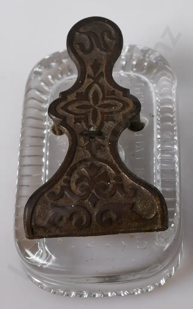 GLASS CLAMP PAPER WEIGHT Image 1++
