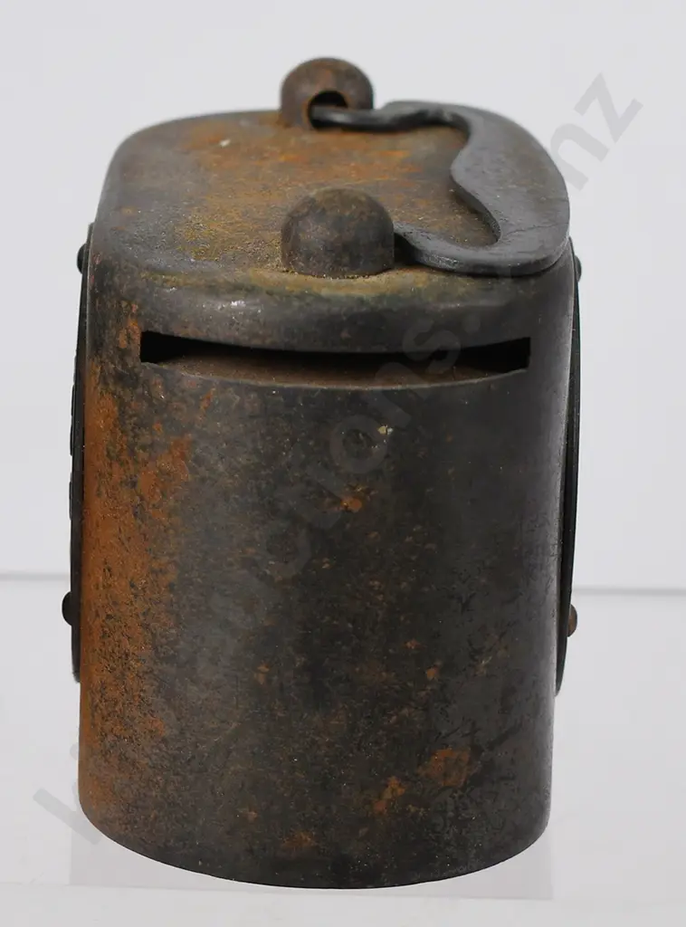 NEW ZEALAND POST OFFICE SAVINGS BANK MONEY BOX Image 1++