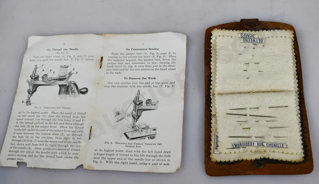 VINTAGE SEWING MACHINE & ACCESSORIES Image 1++