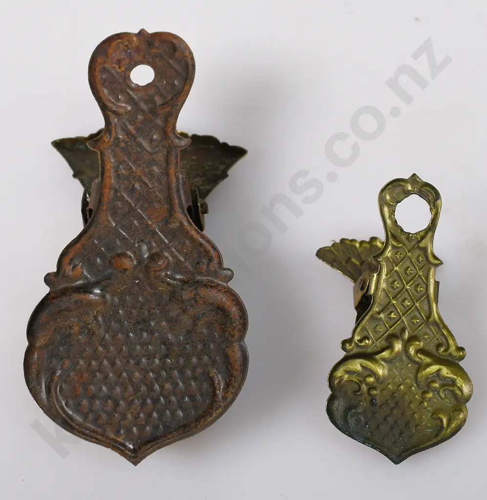 BRASS HAND PAPER CLIPS Image 1++