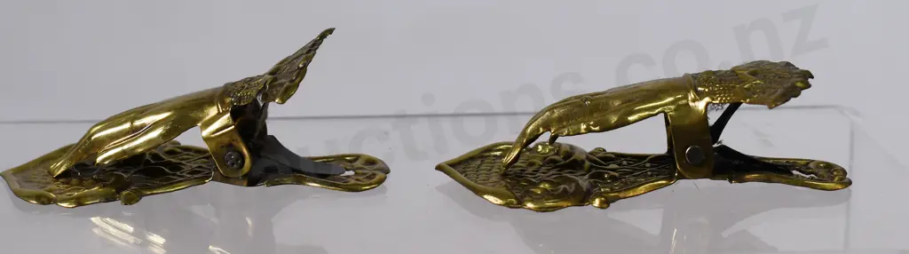 BRASS HAND PAPER CLIPS Image 1++