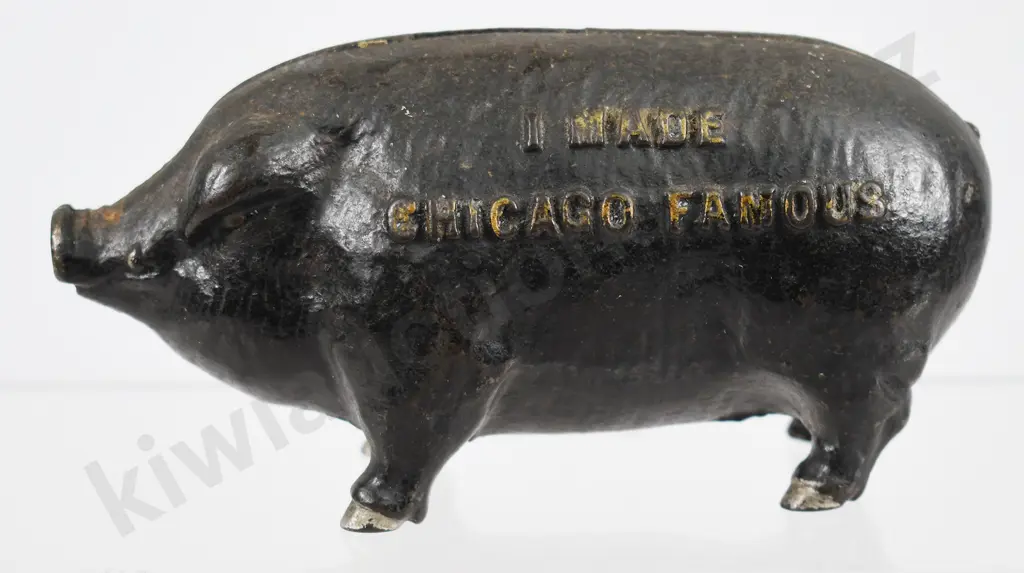 CAST IRON PIG HOG MONEY BANK, I MADE CHICAGO FAMOUS Image 1++