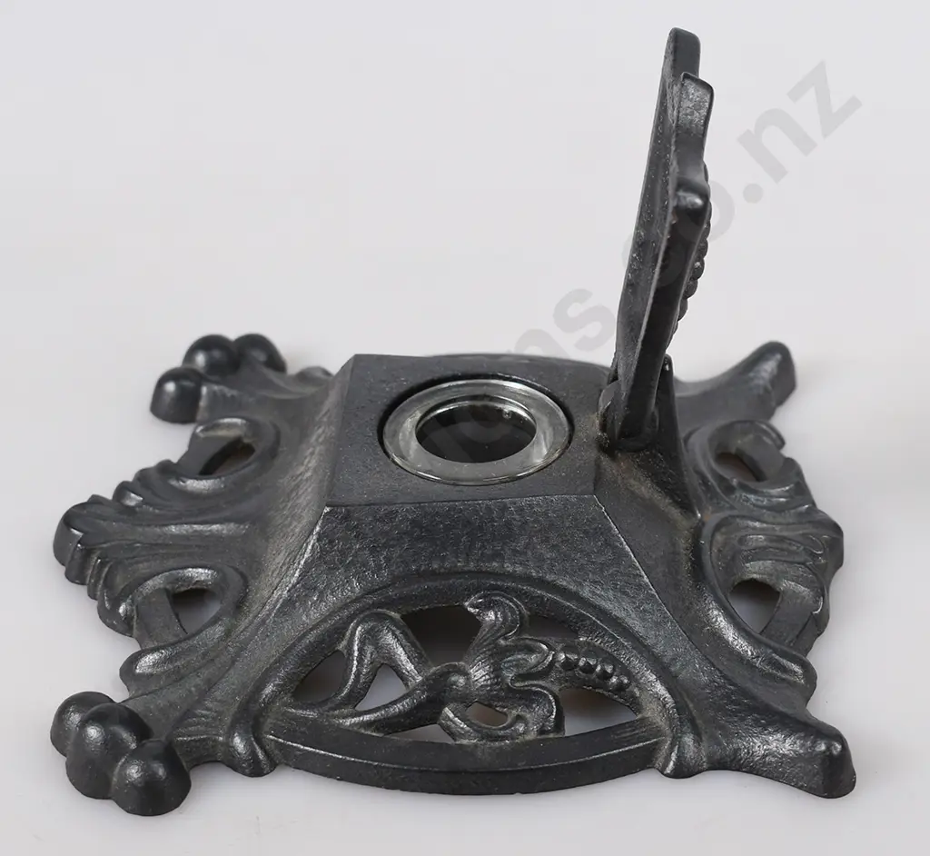 CAST IRON INKWELL Image 1++