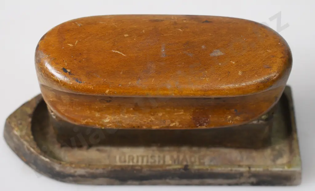 COLLECTION OF MINIATURE IRONS Image 1++