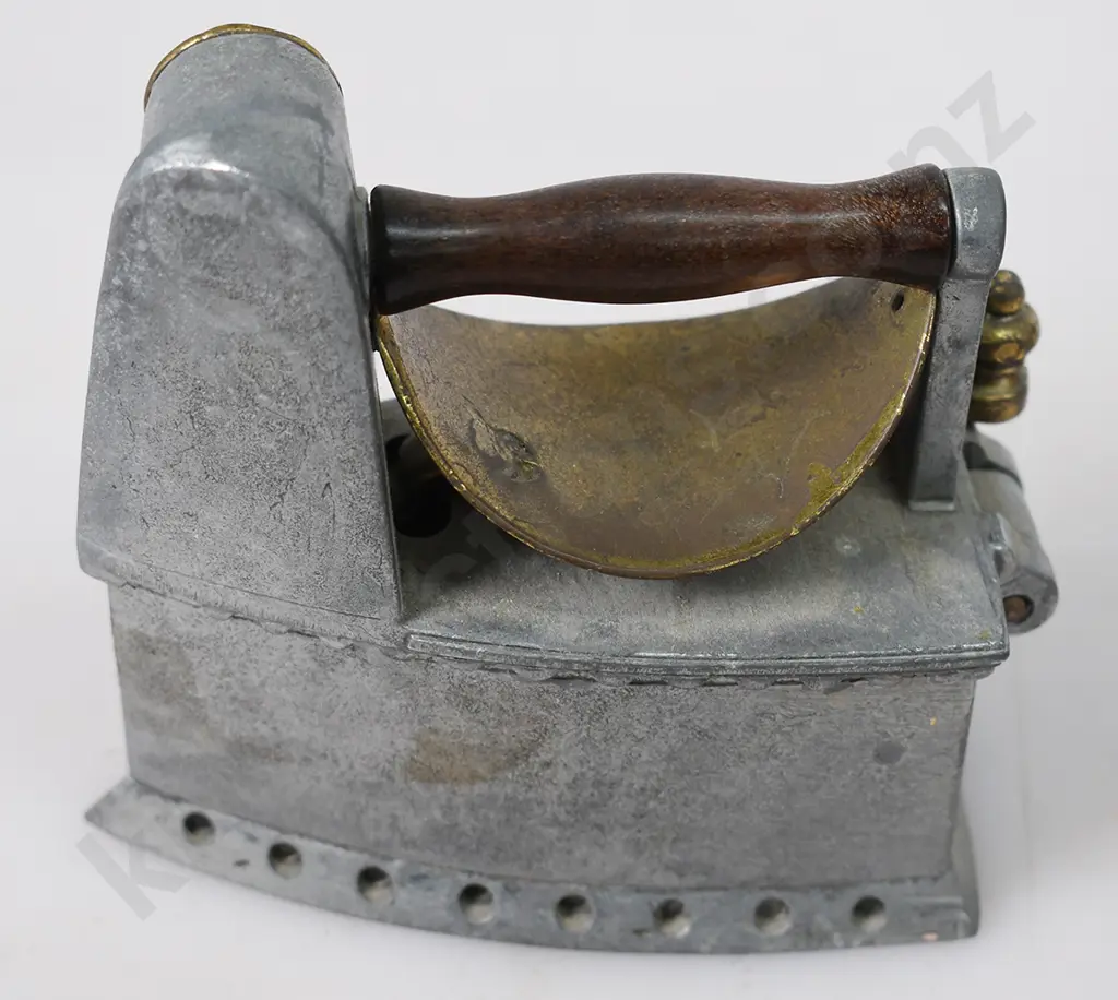 COLLECTION OF MINIATURE IRONS Image 1++