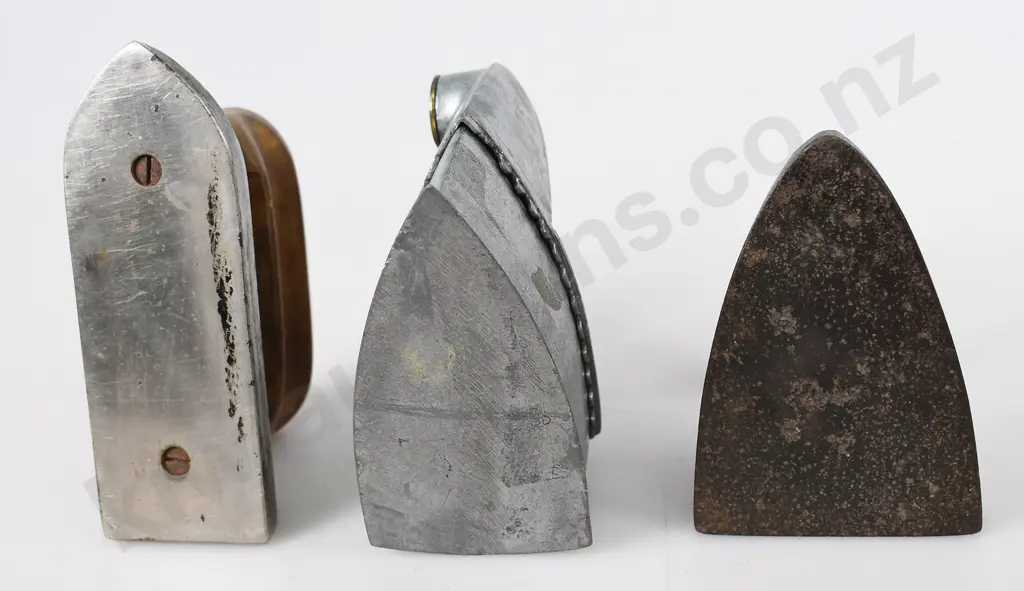 COLLECTION OF MINIATURE IRONS Image 1++