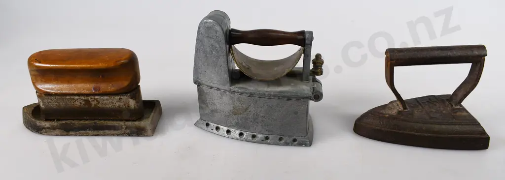 COLLECTION OF MINIATURE IRONS Image 1++