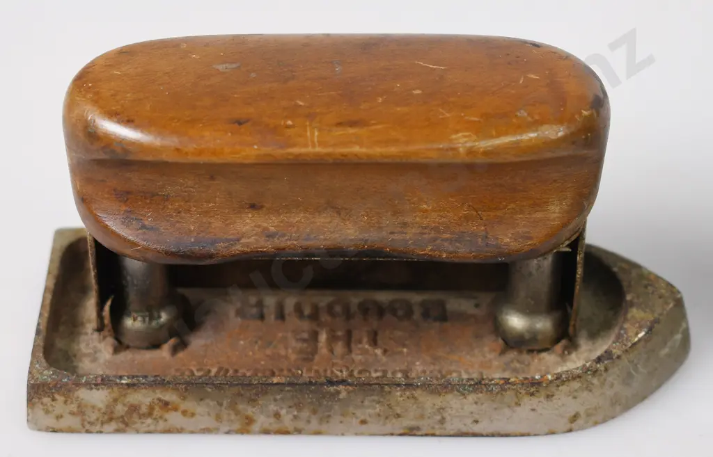 COLLECTION OF MINIATURE IRONS Image 1++