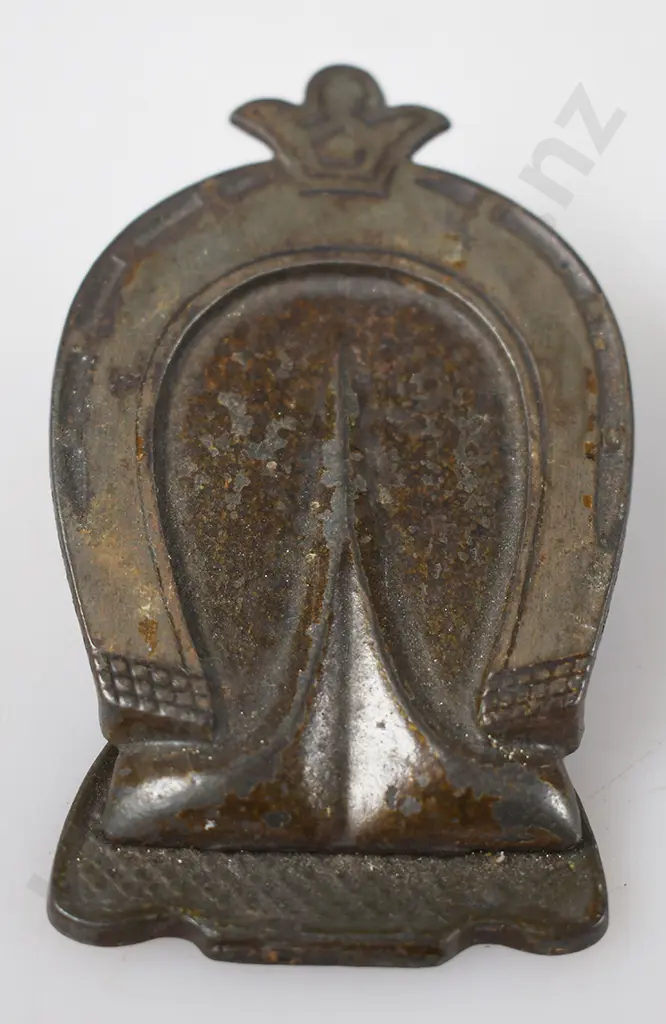 CAST IRON GLUE POT, PAPER HOLDER CLIP, CAN OPENER Image 1++