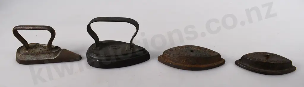 COLLECTION OF MINIATURE IRONS Image 1++