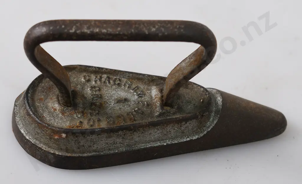 COLLECTION OF MINIATURE IRONS Image 1++