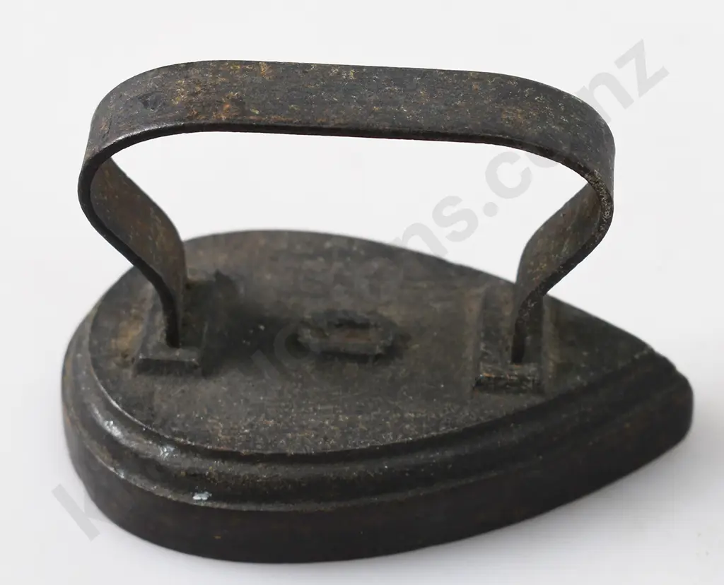 COLLECTION OF MINIATURE IRONS Image 1++