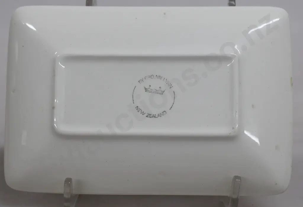 CROWN LYNN POSTAGE STAMP DISH 20c MAORI ROCK DRAWING Image 1++