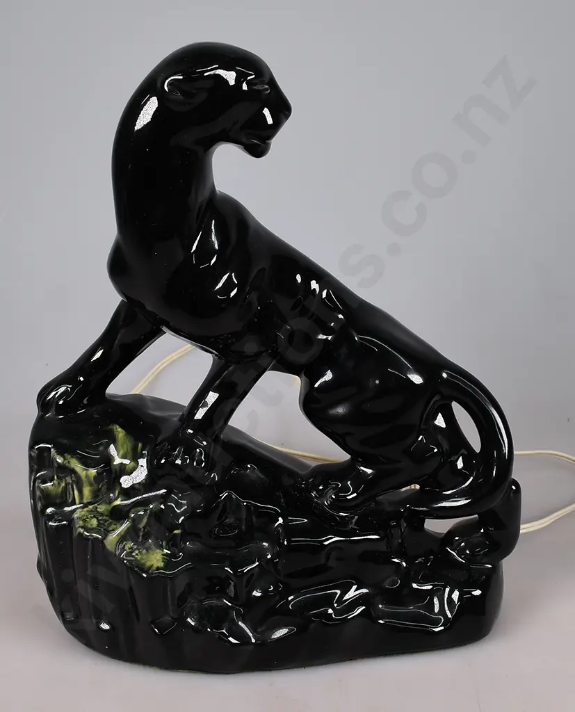 TITIAN POTTERY NEW ZEALAND STUDIO POTTERY PANTHER TV LAMP Image 1++