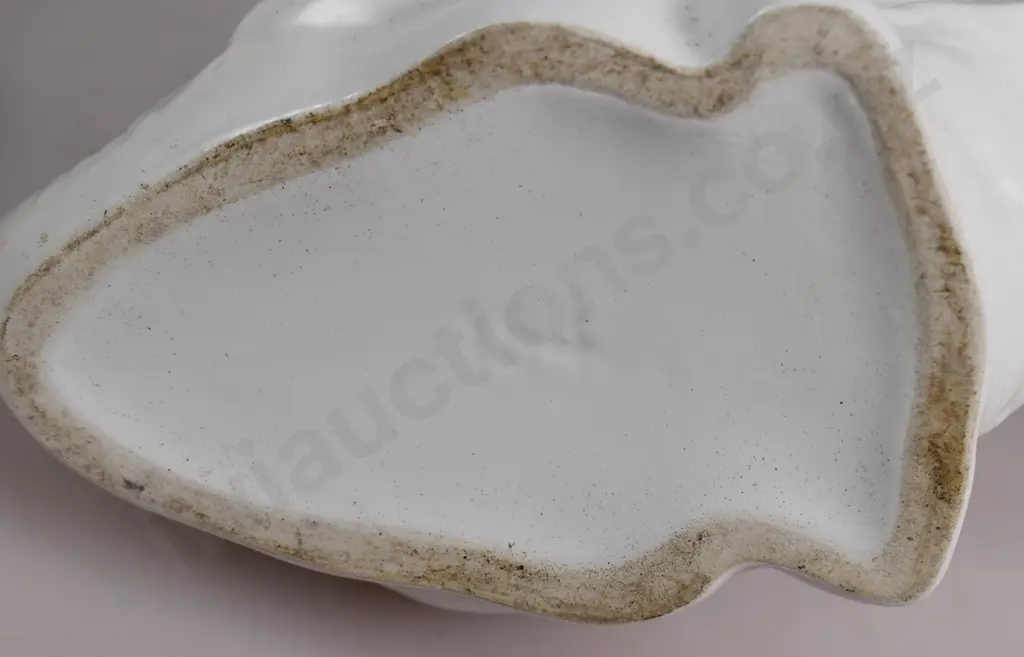 CROWN LYNN SMALL SWAN 154 Image 1++