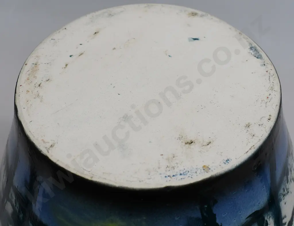 NEW ZEALAND STUDIO POTTERY VASE Image 1++