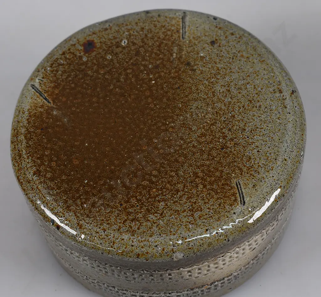 CRUM POTTERY NEW LYNN ASHTRAY Image 1++