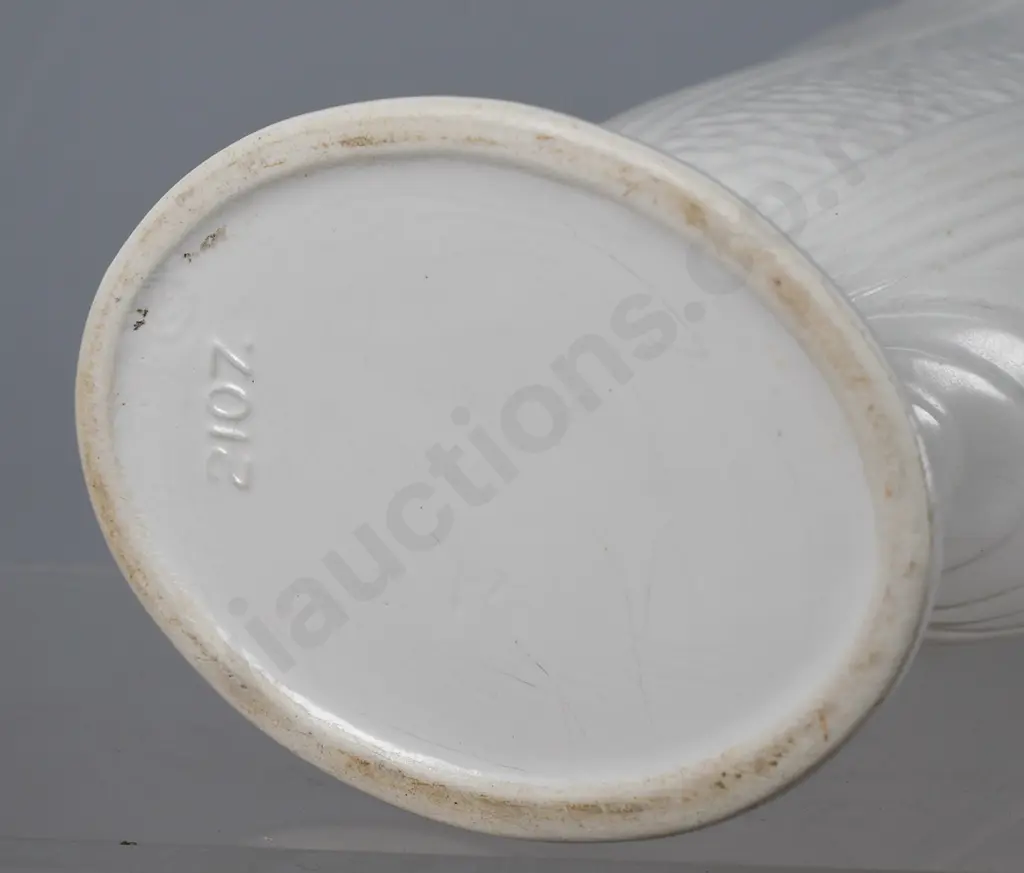 CROWN LYNN BUBBLE TYPE VASE NUMBER 2107 Image 1++