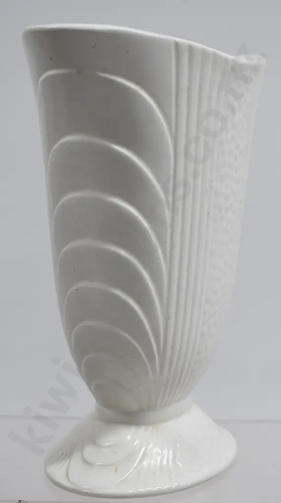 CROWN LYNN BUBBLE TYPE VASE NUMBER 2107 Image 1++