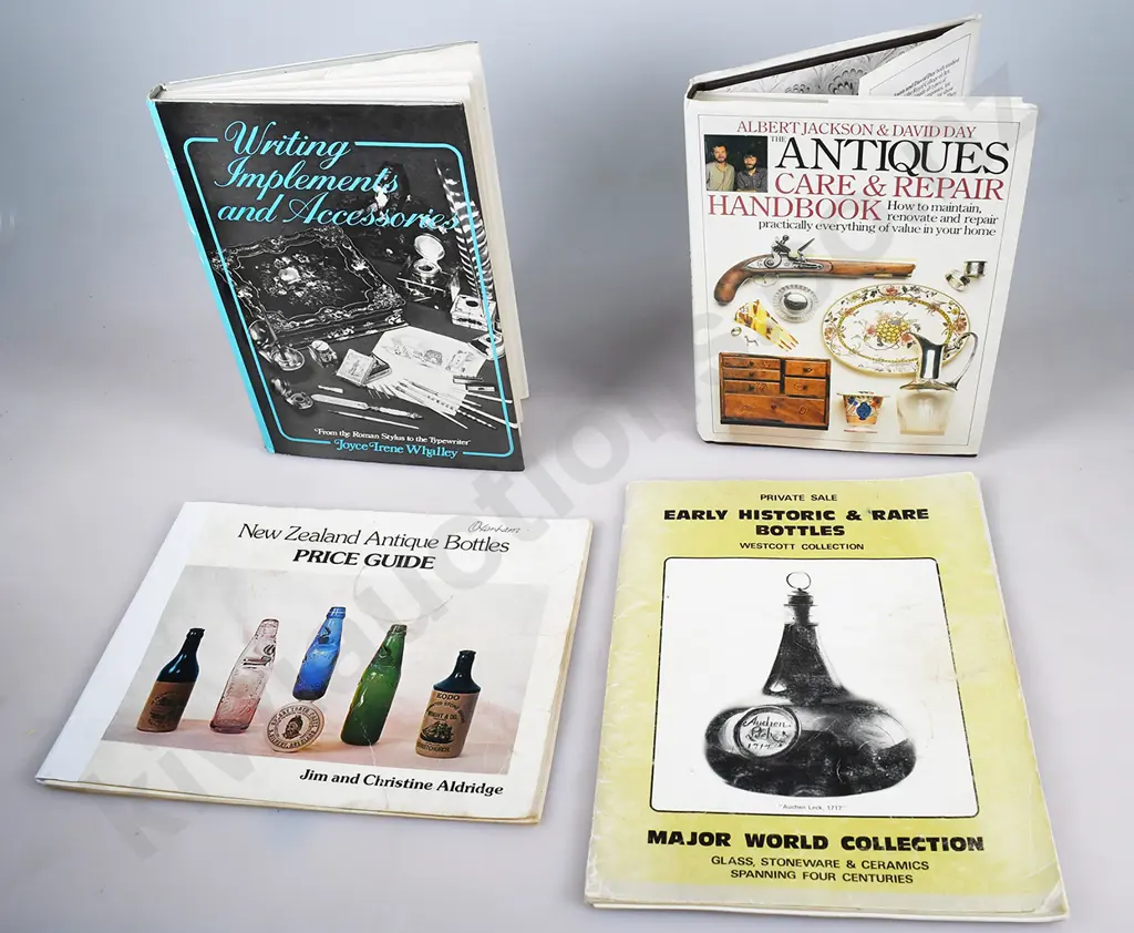 ANTIQUE & BOTTLE COLLECTING REFERENCE BOOKS Image 1++
