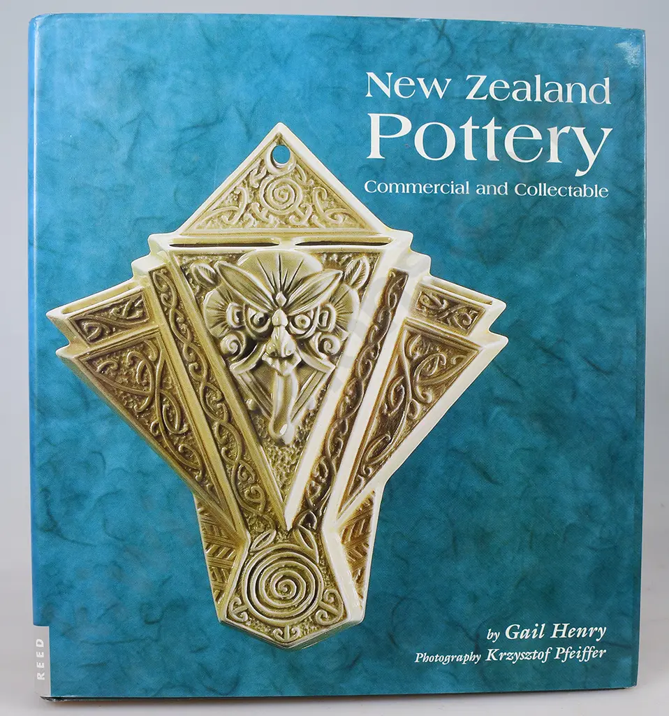 NEW ZEALAND POTTERY COMMERCIAL AND COLLECTABLE GAIL HENRY BOOK Image 1++