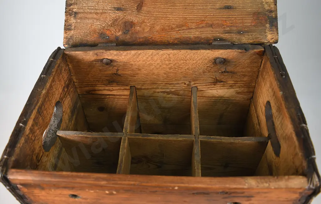 PIKE & WATERS NEW PLYMOUTH SYPHON CRATE Image 1++