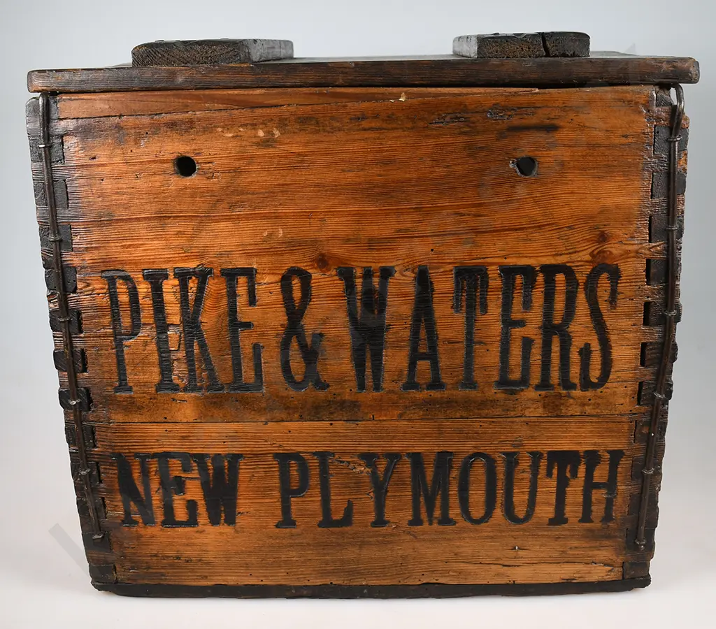 PIKE & WATERS NEW PLYMOUTH SYPHON CRATE Image 1++