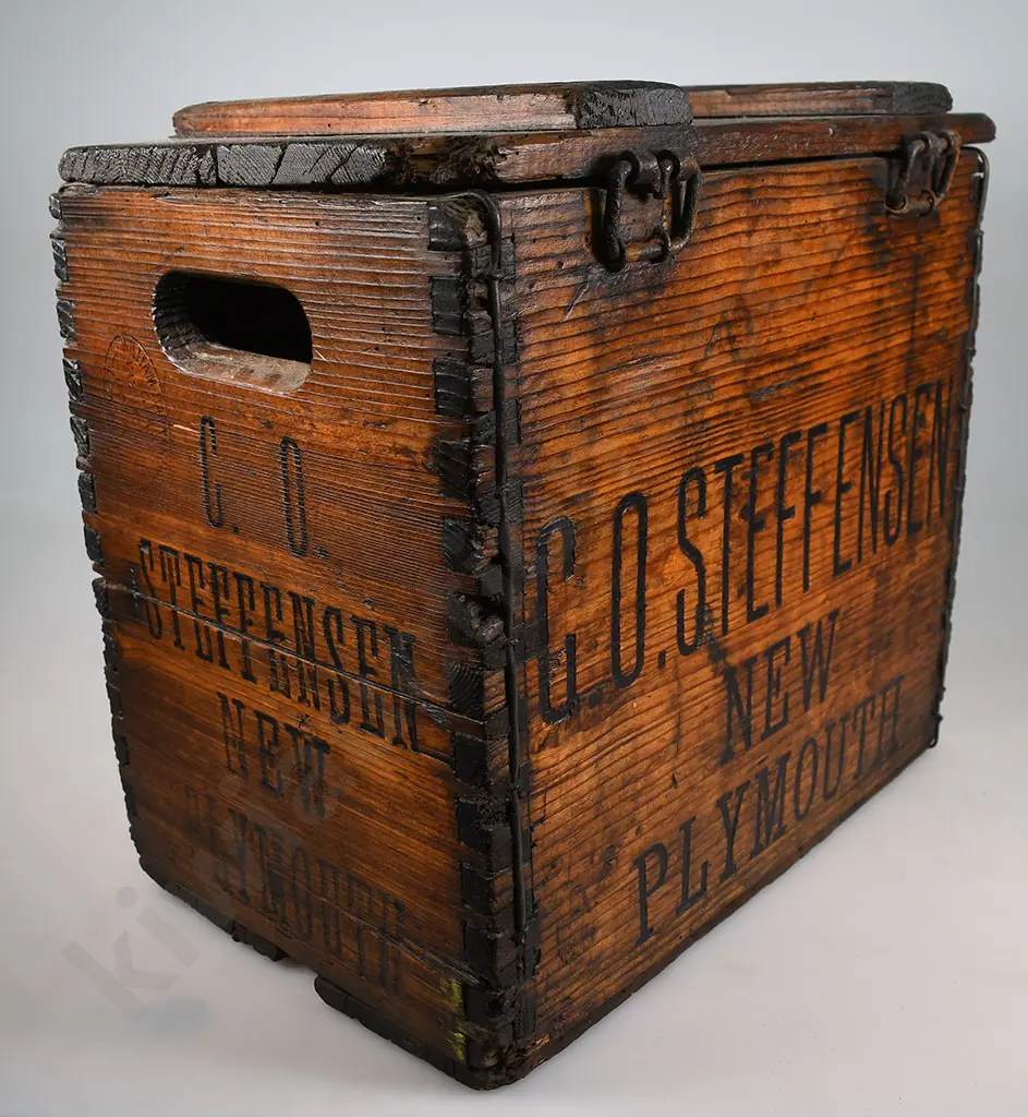 C O STEFFENSEN NEW PLYMOUTH SYPHON CRATE Image 1++