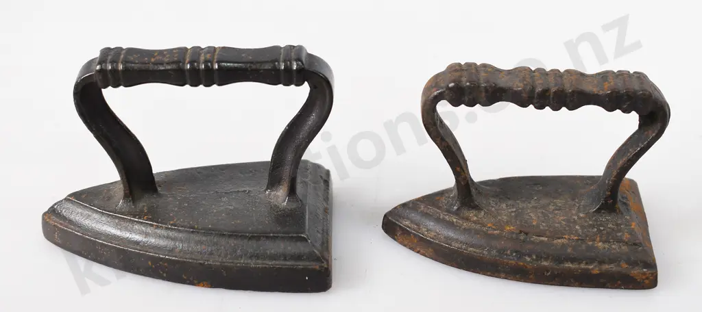 COLLECTION OF MINIATURE IRONS Image 1++