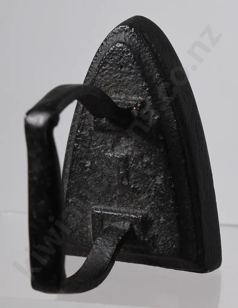 COLLECTION OF MINIATURE IRONS Image 1++