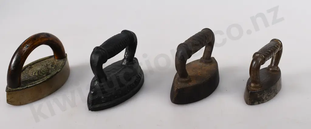 COLLECTION OF MINIATURE IRONS Image 1++