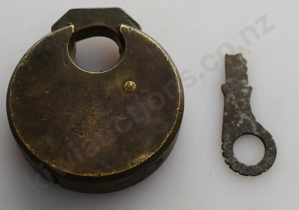 VINTAGE CHAMPION 6 LEVER PADLOCK & KEY Image 1++