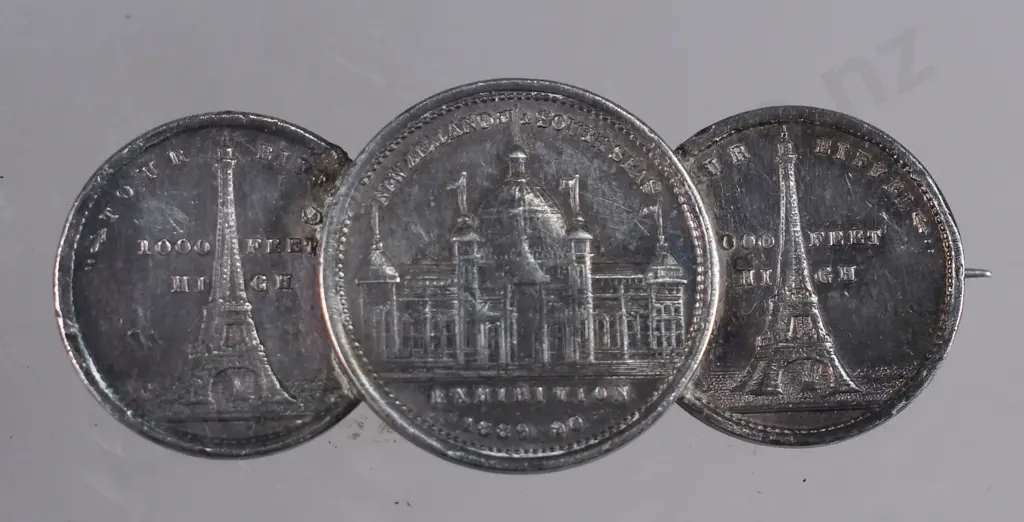 NEW ZEALAND AND SOUTH SEAS EXHIBITION SLVER MEDALETTE BROOCH Image 1++