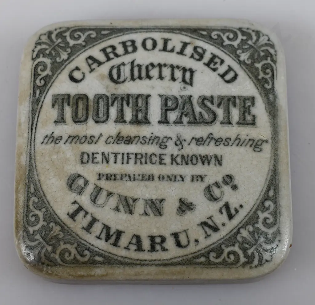 GUNN & CO CARBOLISED CHERRY TOOTH PASTE POT LID Image 1++